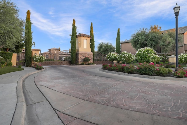11319 N Via Napoli Dr, Fresno, CA 93730 - view of home's community featuring a gate