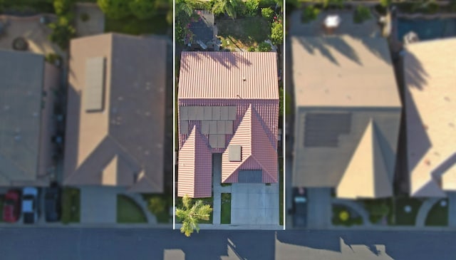 11319 N Via Napoli Dr, Fresno, CA 93730 - aerial view of property and surrounding area featuring property boundaries highlighted