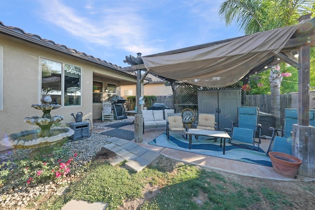 11319 N Via Napoli Dr, Fresno, CA 93730 - fenced backyard with a patio