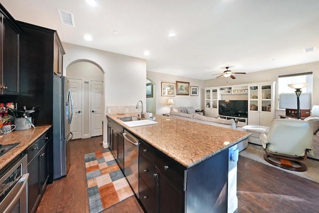 11319 N Via Napoli Dr, Fresno, CA 93730 - kitchen featuring appliances with stainless steel finishes, arched walkways, a peninsula, ceiling fan, and open floor plan