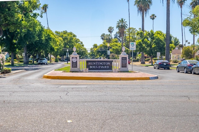 4596 E Huntington Ave, Fresno, CA 93702 - view of community sign