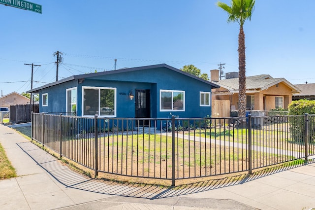 4596 E Huntington Ave, Fresno, CA 93702 - bungalow-style home featuring stucco siding and a fenced front yard