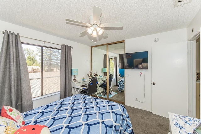 4885 N Backer Ave Unit 113, Fresno, CA 93726 - carpeted bedroom featuring a closet, a textured ceiling, and a ceiling fan