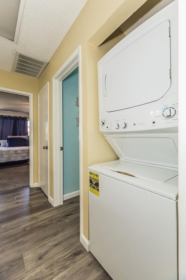 4885 N Backer Ave Unit 113, Fresno, CA 93726 - laundry area with stacked washer and clothes dryer and dark wood finished floors
