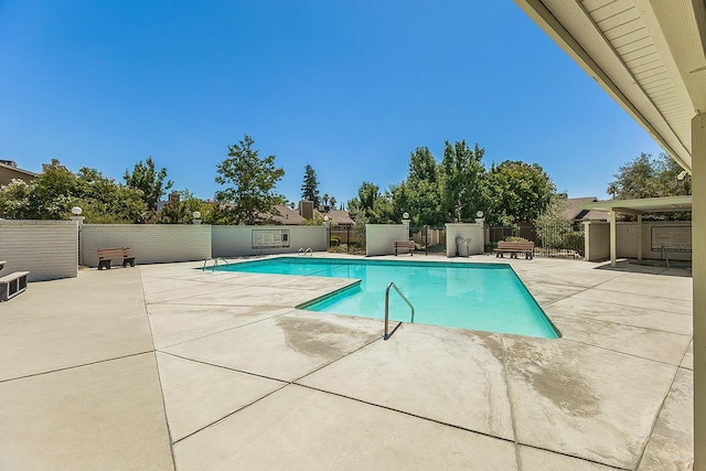 4885 N Backer Ave Unit 113, Fresno, CA 93726 - community pool with a patio area and a fenced backyard
