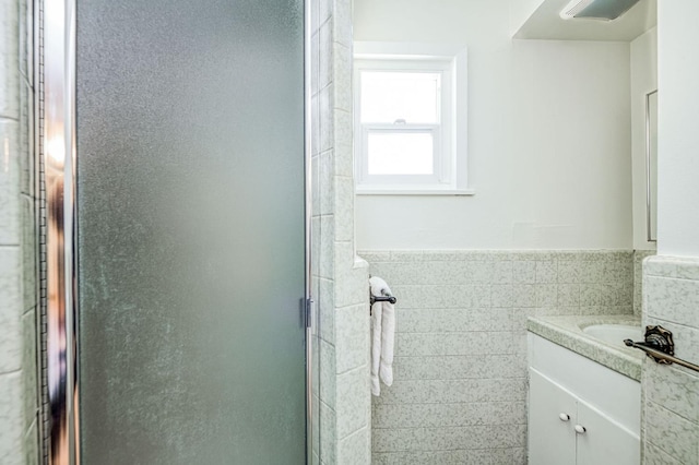 545 W Fedora Ave, Fresno, CA 93705 - full bath featuring vanity, a shower stall, wainscoting, and tile walls