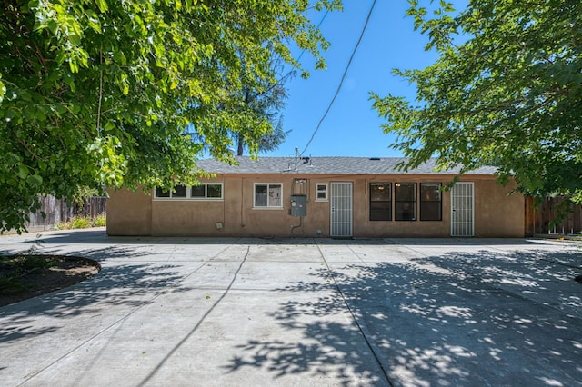 545 W Fedora Ave, Fresno, CA 93705 - back of property with stucco siding