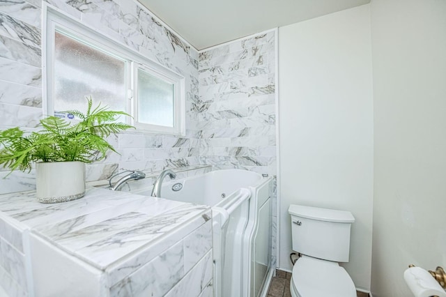 545 W Fedora Ave, Fresno, CA 93705 - full bathroom with toilet and a jetted tub