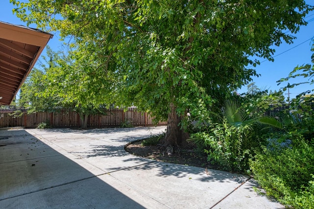 545 W Fedora Ave, Fresno, CA 93705 - fenced backyard featuring a patio