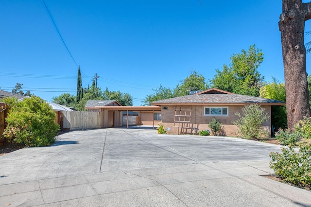 545 W Fedora Ave, Fresno, CA 93705 - ranch-style home featuring stucco siding and concrete driveway