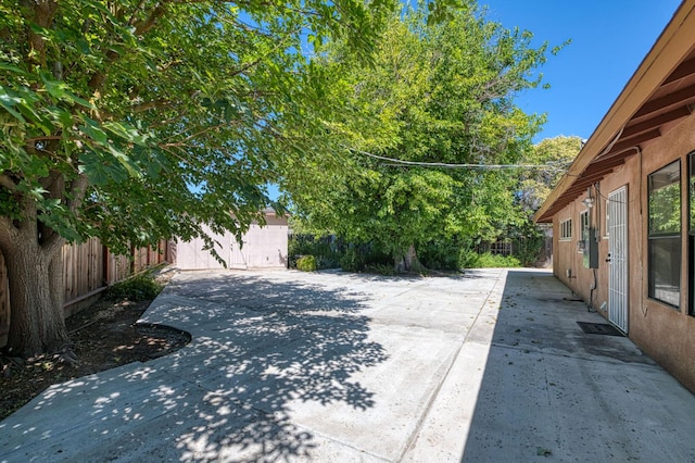 545 W Fedora Ave, Fresno, CA 93705 - fenced backyard with a patio area