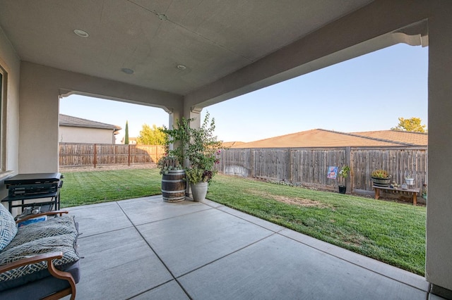924 Orchard Hills Rd, Madera, CA 93636 - fenced backyard featuring a patio area