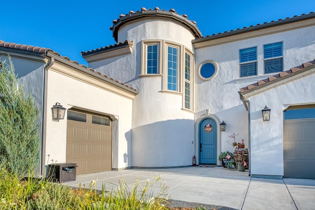 924 Orchard Hills Rd, Madera, CA 93636 - mediterranean / spanish home featuring stucco siding, concrete driveway, and a tile roof
