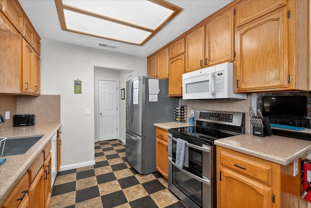 53401 Timberview Rd, North Fork, CA 93643 - kitchen featuring stainless steel appliances, dark floors, decorative backsplash, and light countertops