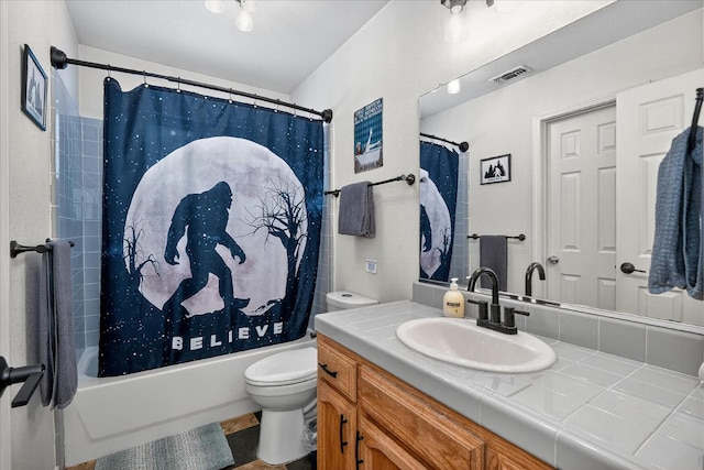 53401 Timberview Rd, North Fork, CA 93643 - full bath with vanity and shower / bath combination with curtain