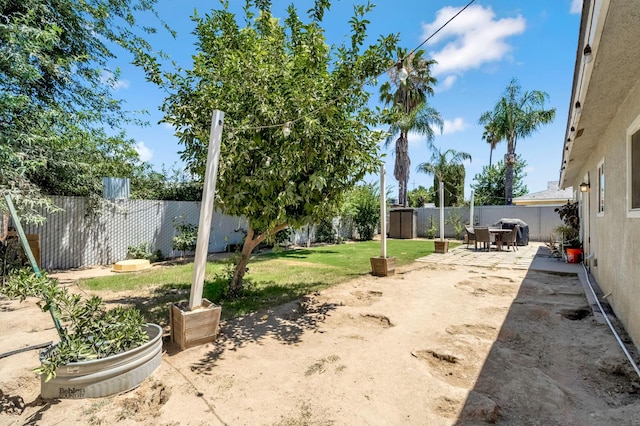 4679 E Pitt Ave, Fresno, CA 93725 - fenced backyard featuring a patio area