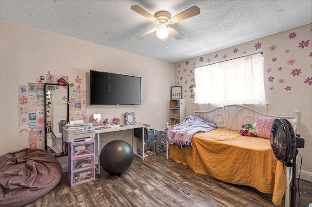 4679 E Pitt Ave, Fresno, CA 93725 - bedroom featuring wood finished floors, a textured ceiling, and ceiling fan