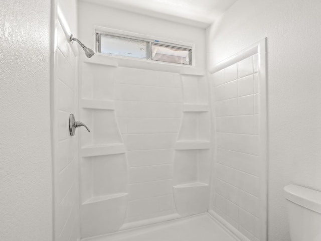 2557 Jackson St, Selma, CA 93662 - full bath with a shower and toilet