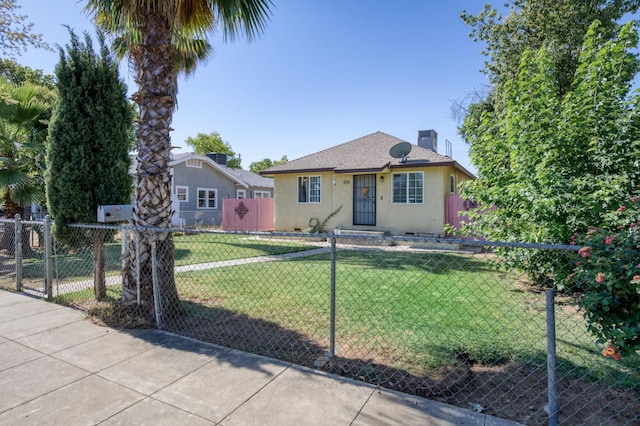 448 E Tuolumne St, Fresno, CA 93706 - bungalow-style home featuring stucco siding and a fenced front yard