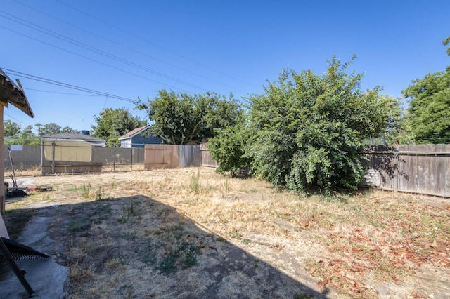 448 E Tuolumne St, Fresno, CA 93706 - view of fenced backyard