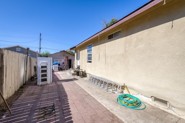 448 E Tuolumne St, Fresno, CA 93706 - view of patio / terrace
