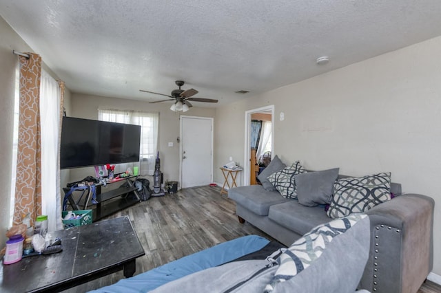 448 E Tuolumne St, Fresno, CA 93706 - living area with wood finished floors, a textured ceiling, and ceiling fan