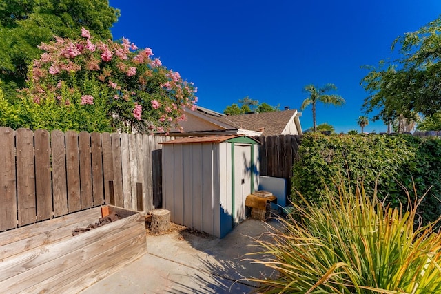 1963 Rialto Ct, Clovis, CA 93611 - fenced backyard with a shed