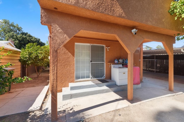 3924 E Iowa Ave, Fresno, CA 93702 - entrance to property with washer / clothes dryer, stucco siding, and a patio