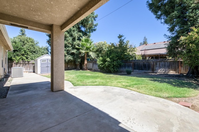 5484 W El Paso Ave, Fresno, CA 93722 - fenced backyard featuring a storage unit and a patio