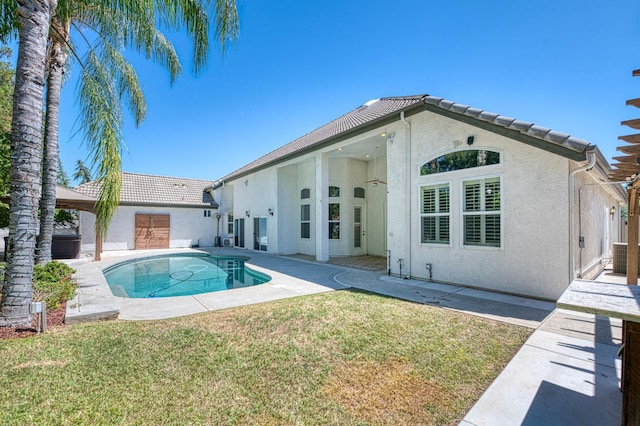 218 W Hubert Ct, Fresno, CA 93711 - rear view of house featuring stucco siding, a yard, an outdoor pool, and a tiled roof