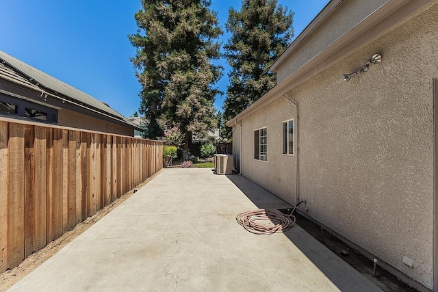 4950 W Minarets Ave, Fresno, CA 93722 - view of patio / terrace