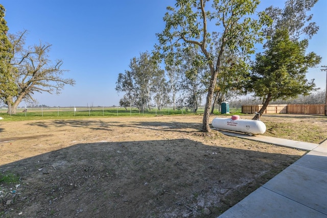 5942 S Cedar Ave, Fresno, CA 93725 - view of yard