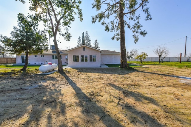 5942 S Cedar Ave, Fresno, CA 93725 - single story home featuring stucco siding