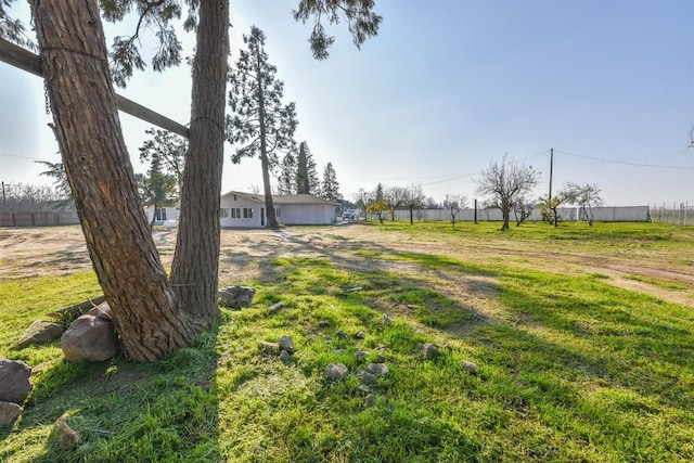 5942 S Cedar Ave, Fresno, CA 93725 - view of yard