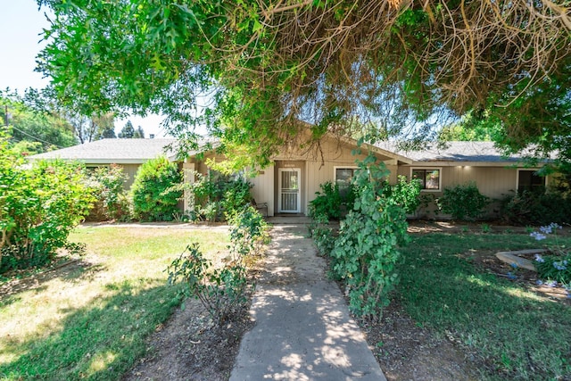 36358 Orange Grove Ave, Madera, CA 93636 - ranch-style house featuring a front lawn
