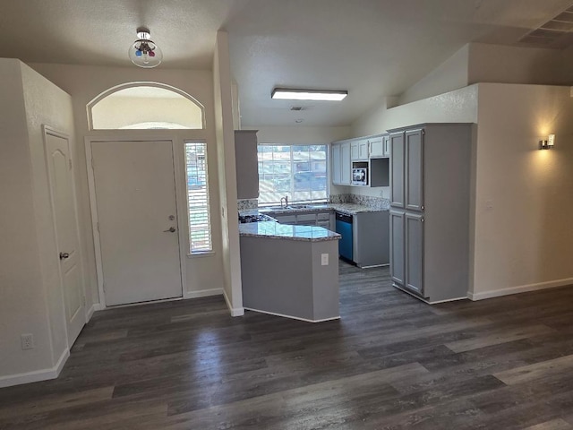 6173 N Marty Ave, Fresno, CA 93711 - entryway featuring dark wood finished floors and vaulted ceiling