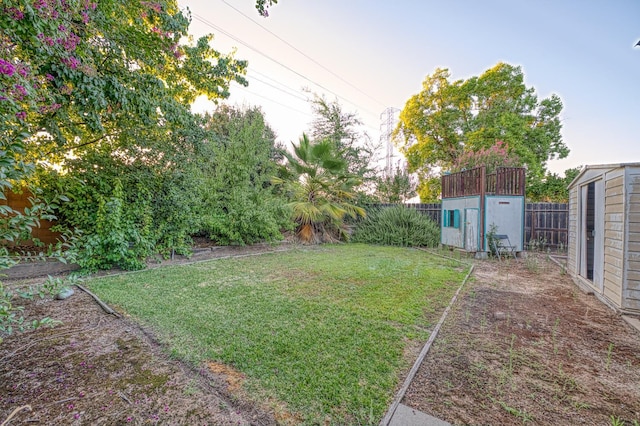 7343 N 4th St, Fresno, CA 93720 - fenced backyard featuring a storage shed