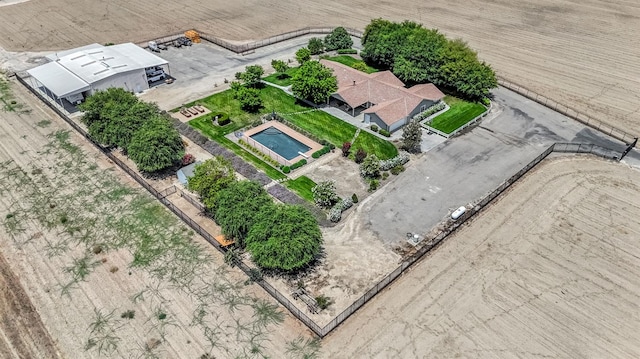 6421 S Greenwood Ave, Del Rey, CA 93616 - aerial view of property and surrounding area with a pool area