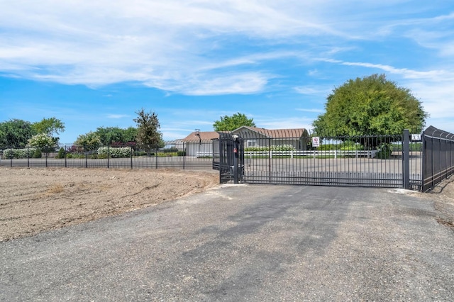 6421 S Greenwood Ave, Del Rey, CA 93616 - view of gate