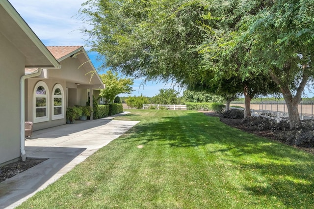 6421 S Greenwood Ave, Del Rey, CA 93616 - view of grassy yard featuring a patio area