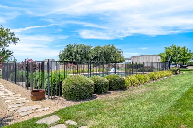6421 S Greenwood Ave, Del Rey, CA 93616 - view of yard