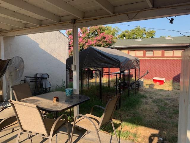 3614 E Washington Ave, Fresno, CA 93702 - view of patio with outdoor dining space