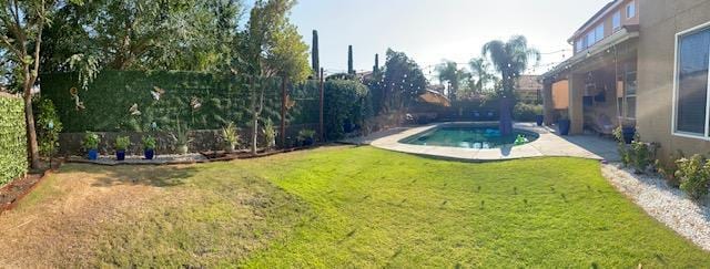 2291 E Prestwick Ave, Fresno, CA 93730 - view of green lawn