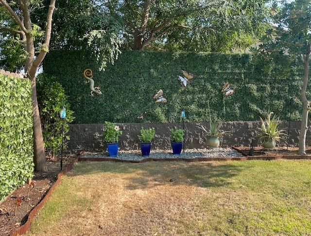 2291 E Prestwick Ave, Fresno, CA 93730 - view of green lawn