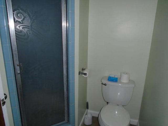 935 S Park Circle Dr, Fresno, CA 93727 - full bath featuring a shower stall and baseboards