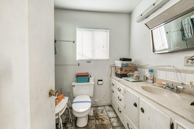 25 W Dinuba Ave, Fresno, CA 93706 - bathroom featuring toilet and vanity