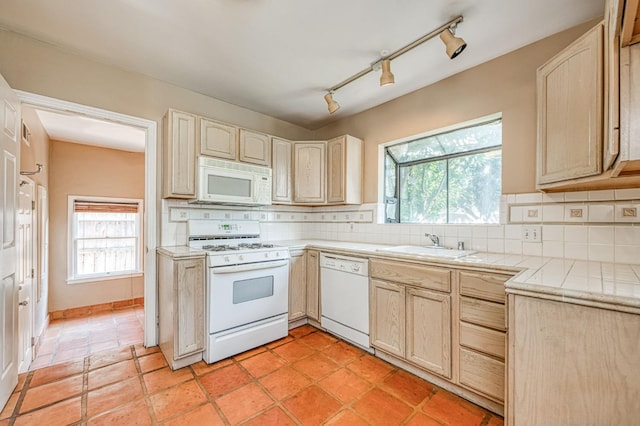 1475 N Thorne Ave, Fresno, CA 93728 - photo 14