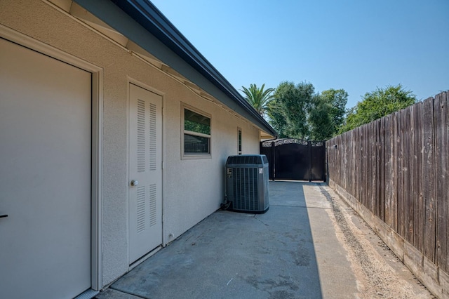 591 E Warwick Ave, Fresno, CA 93720 - view of patio featuring a gate
