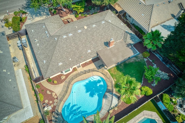 591 E Warwick Ave, Fresno, CA 93720 - aerial view of a pool