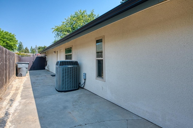 591 E Warwick Ave, Fresno, CA 93720 - view of patio